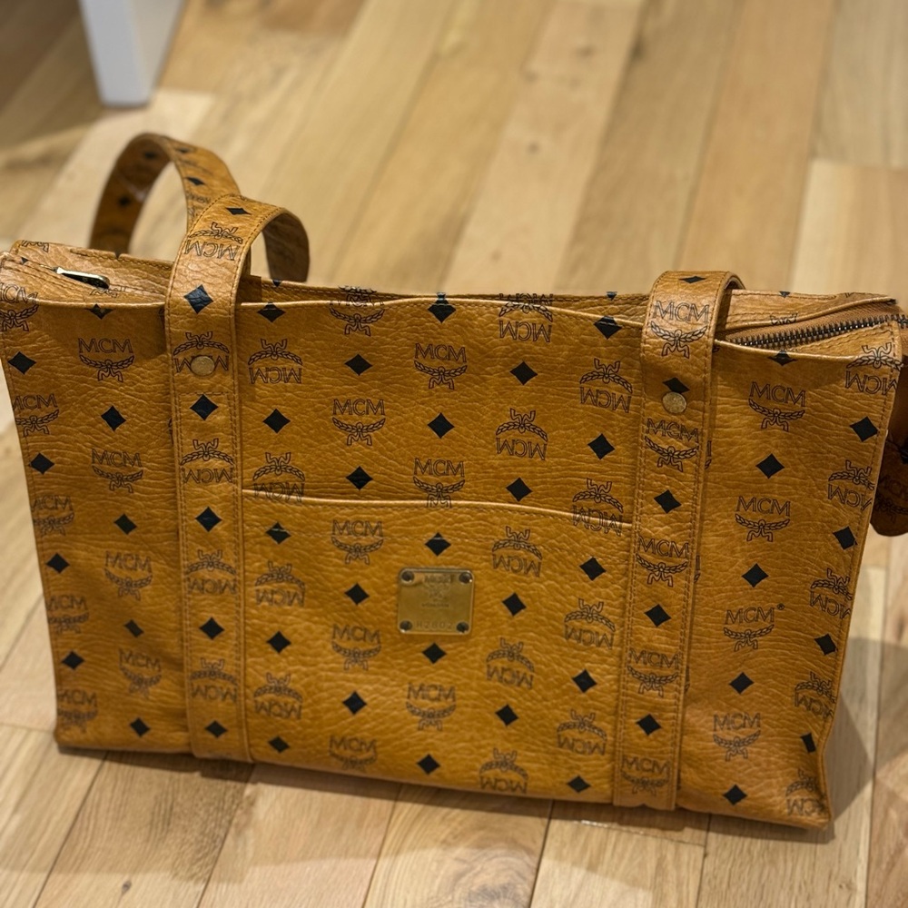 Authentic MCM Visetos tote - Picture 3 of 16